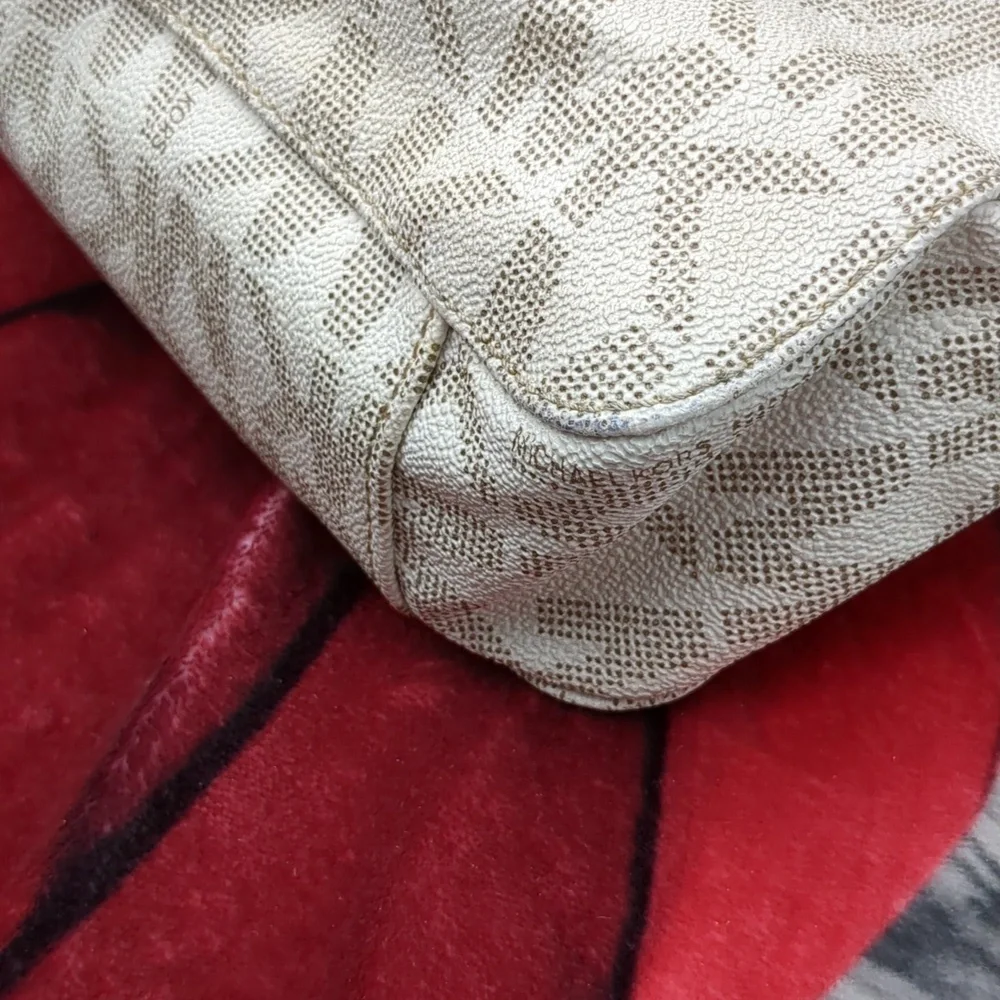 Michael kors crossbody
